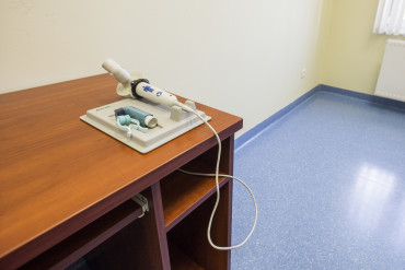 Zdjęcie przedstawia głowicę aparatu do spirometrii