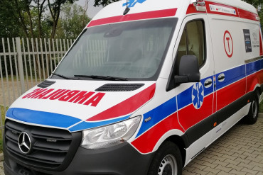 Zdjęcie przedstawia ambulans